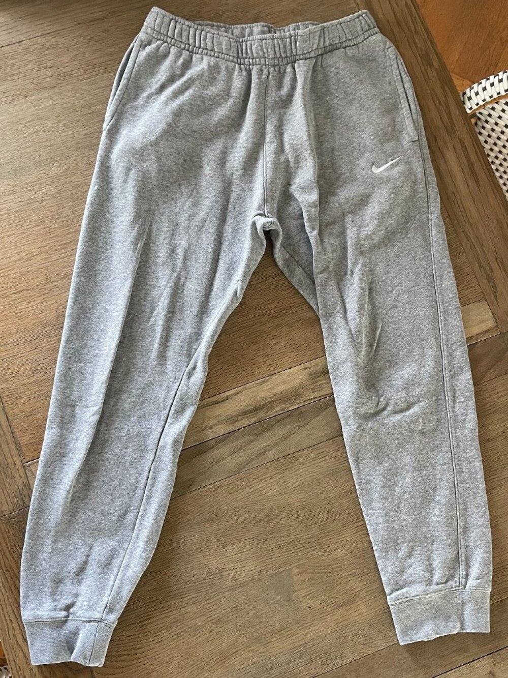Nike Club Men's Training Joggers, Light Gray, Size M